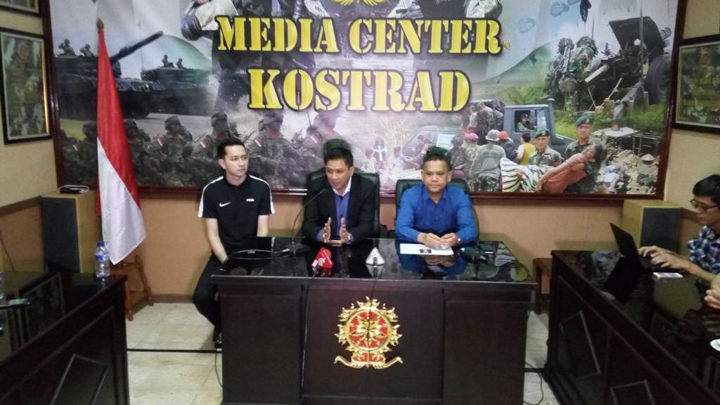 Wakil Ketua Umum PSSI, Iwan Budianto (tengah) saat berbicara soal wasit yang akan memimpin pertandingan Piala Presiden 2017 (Foto: MTVN/Kautsar Halim)