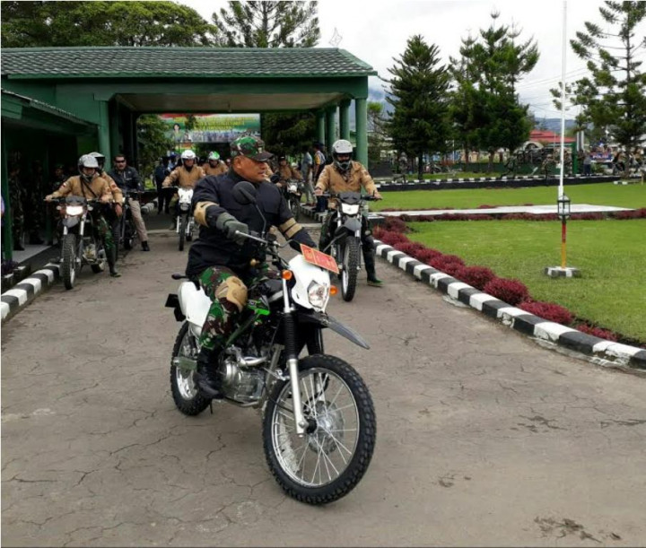 Panglima TNI Meninjau Proyek Jalan Trans Papua