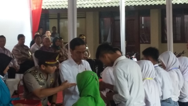 Presiden Membagikan 1.190 KIP di Sleman