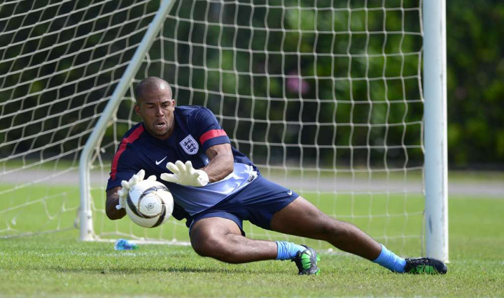 2011: Baru Main 10 Detik, Kiper Ini Diusir Wasit