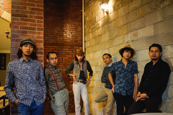 Sisitipsi, Balada Alkohol dan Bersenang-senang