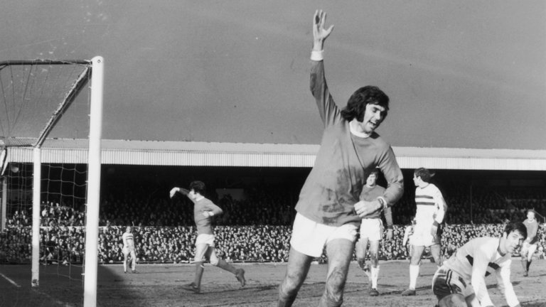 Selebrasi George Best usai hancurkan Northampton (Foto: Sky Sport)