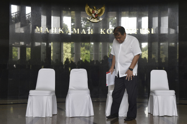 Ketua MK Jelaskan Pemberhentian Patrialis ke Presiden