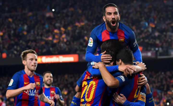 Diwarnai Tiga Kartu Merah, Barca Lolos ke Final