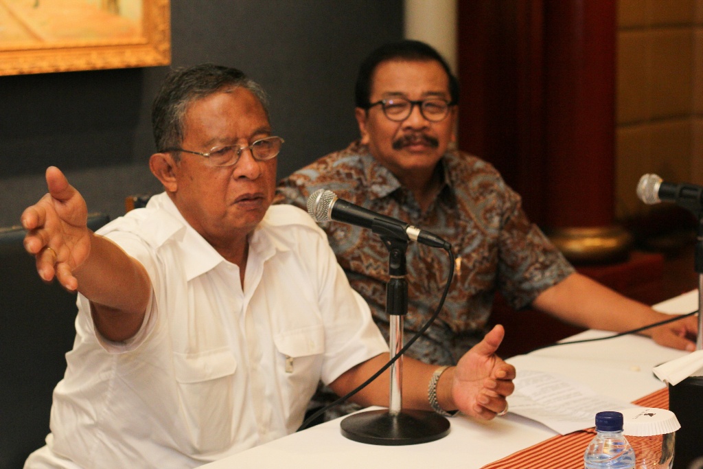 Menko Perekonomian Darmin Nasution (kiri) (ANTARA FOTO/Didik Suhartono)