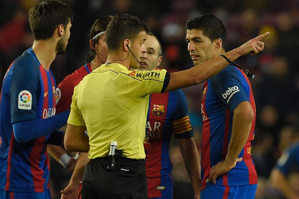 Luis Suarez tak bisa tampil di final akibat akumulasi kartu kuning