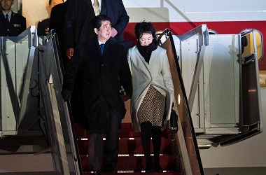 PM Jepang Tiba di Washington untuk Berdialog dengan Trump