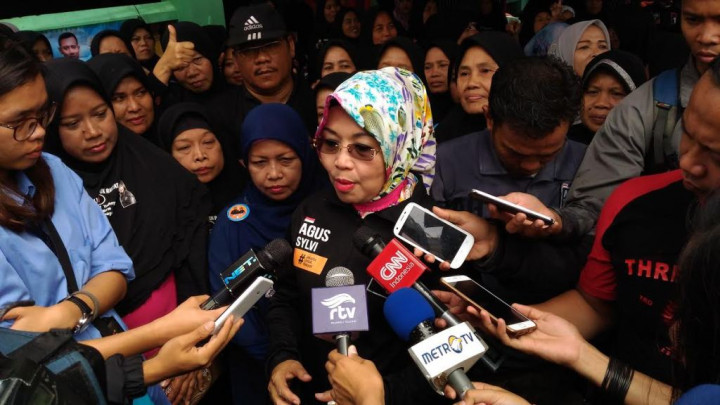 Jelang Debat, Sylvi Silahturahmi dengan Tetangga