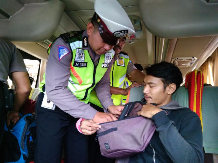 Terkait Aksi 112, Polisi sweeping barang bawaan penumpang di Terminal Bungurasih