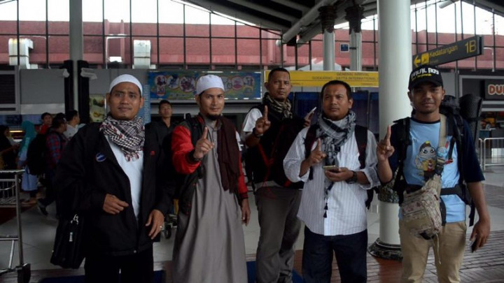 Peserta Aksi 112 dari Luar Jawa Tiba di Bandara Soetta