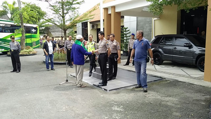 Peserta Aksi 112 Asal Jatim Doa Bersama di Mapolres Bojonegoro