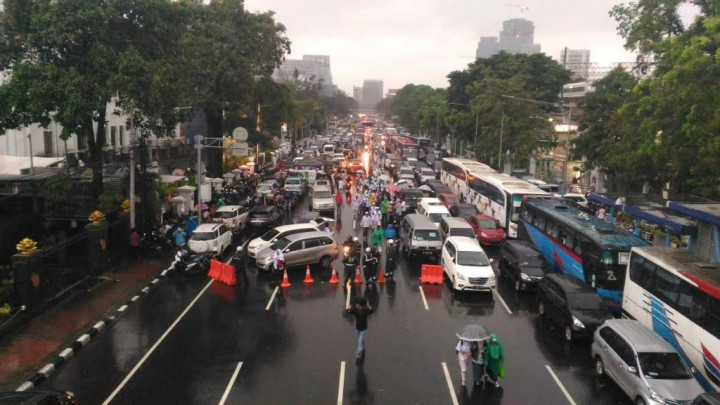 Rute Bus Transjakarta di Kawasan Masjid Istiqlal Dialihkan