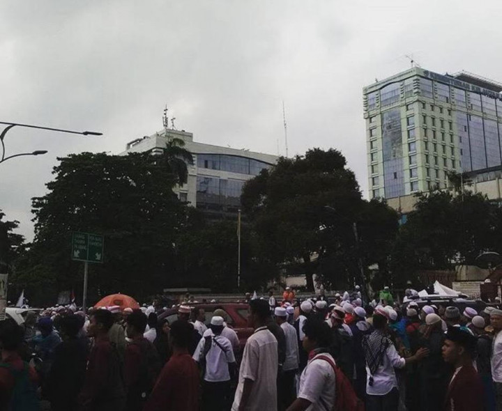 Hujan Deras tak Surutkan Massa 112 ke Istiqlal