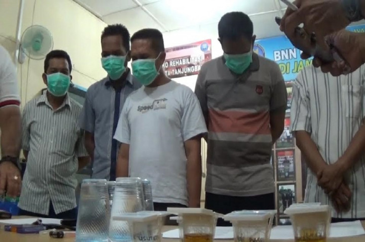 Camat Dibekuk saat Pesta Sabu di Kantor Lurah