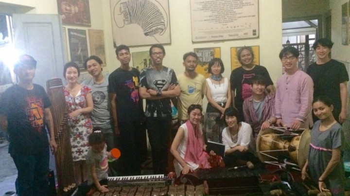 Seniman Korea Antusias Pelajari Alat Musik Gamelan