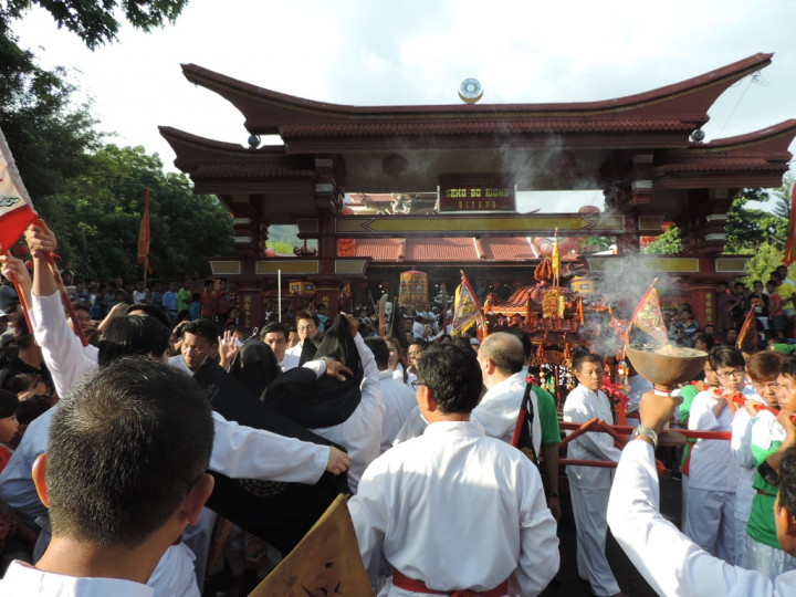 Atraksi Para Tang Shin Meriahkan Cap Go Meh