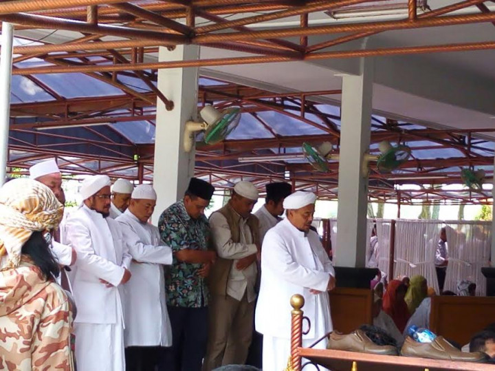 Alasan Rizieq Tenteng Tesis saat Diperiksa