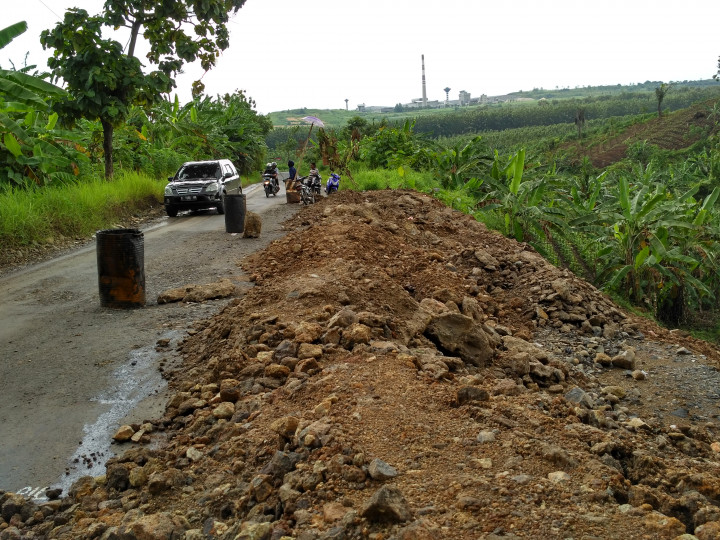 Jalur Alternatif Kendal-Semarang Longsor