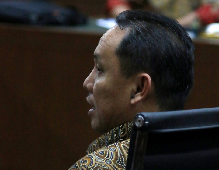 Hakim dan Jaksa Cecar Bupati Halmahera soal Suap di Delta Spa