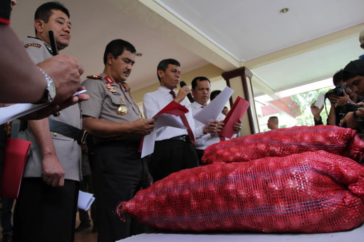 Polda Sumut Bongkar Penyelundupan Bawang dengan Truk Air