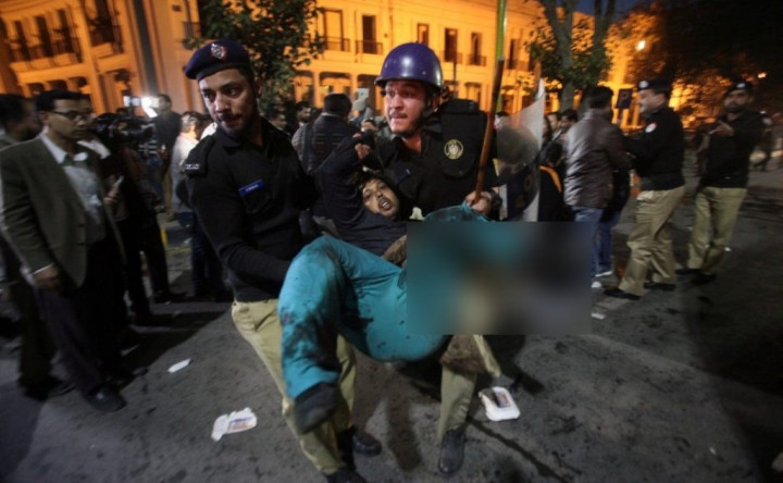 Ledakan Bom Bunuh Diri Landa Pakistan, 13 Tewas