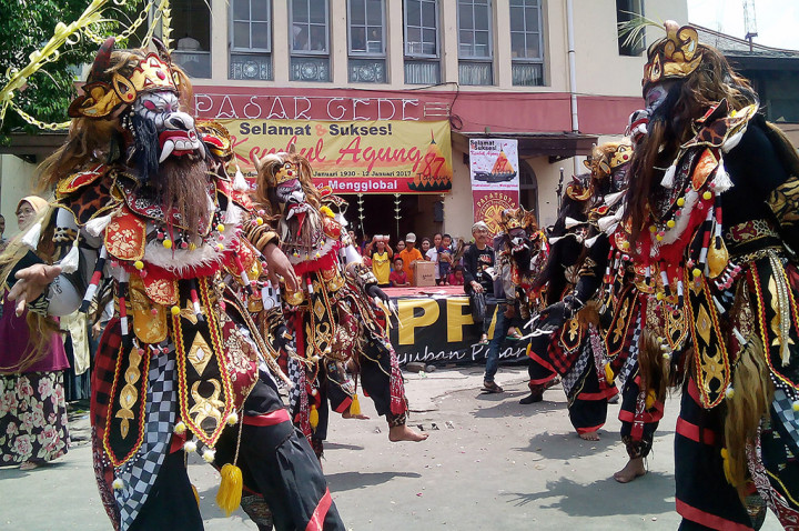 Gunungan 272 Takir Jenang Warnai Hari Jadi Kota Solo