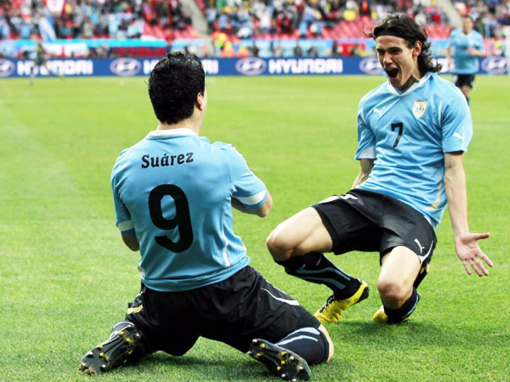Suarez vs Cavani, Siapa Lebih Tajam?