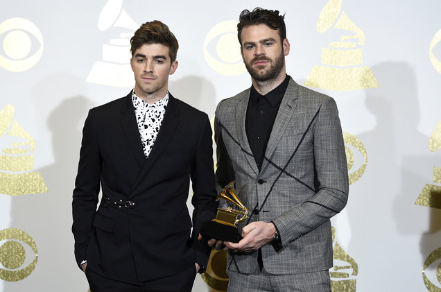 The Chainsmokers Persembahkan Trofi Grammy untuk Penggemar