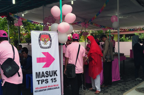 Tema valentine di TPS 15 RW 09 Kampung Muja Muju Baru, Kelurahan Muja Muju, Umbulharjo, Yogyakarta -- MTVN/Patricia Vicka