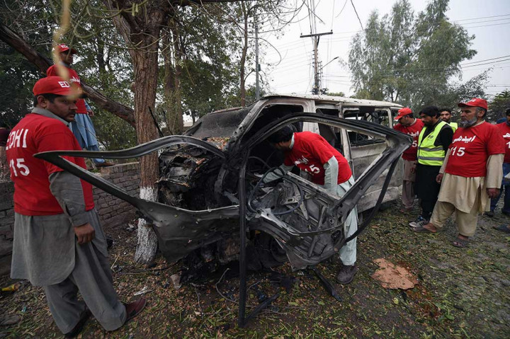Bom Bunuh Diri Guncang Pakistan