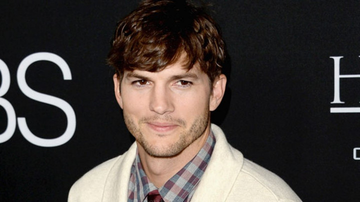 Ashton Kutcher Menanggis Saat Bahas Perdagangan Manusia