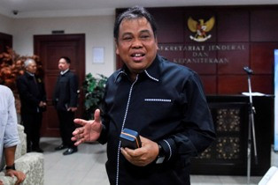 Isyarat Bendera Putih Ketua MK soal Patrialis