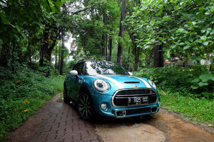 Mini Cooper Cabrio, Si Kecil yang Menyenangkan
