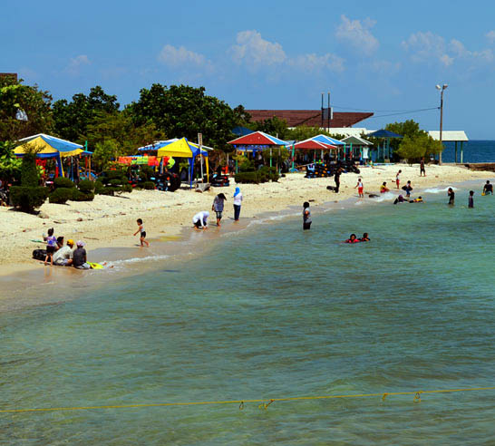 Ribuan Kemeriahan di Festival Untung Jawa Kepulauan Seribu