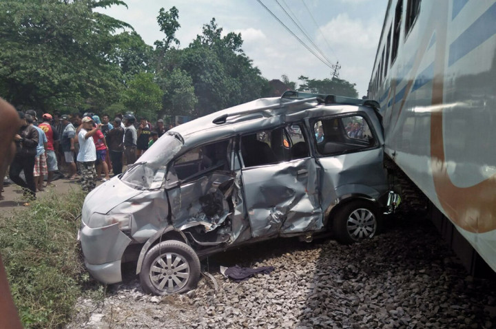 Ibu dan Anak Tewas Dihantam KA Penataran