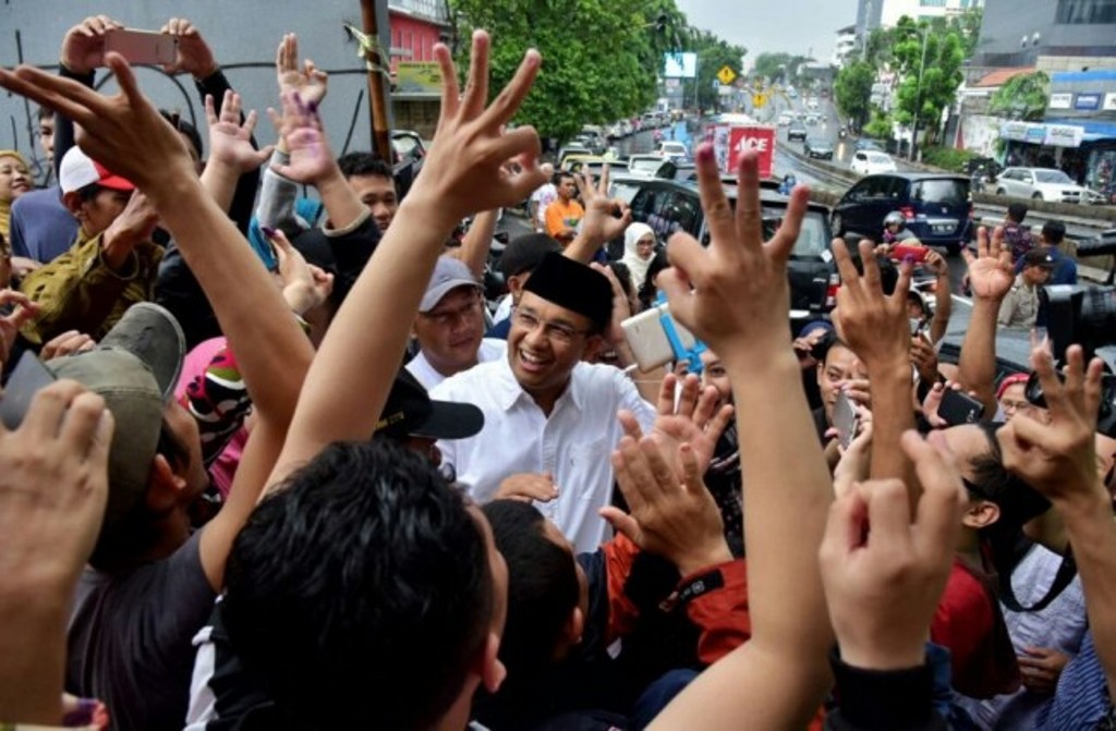 Anies Baswedan di tengah pendukungnya. Foto: Metrotvnews.com/Arga