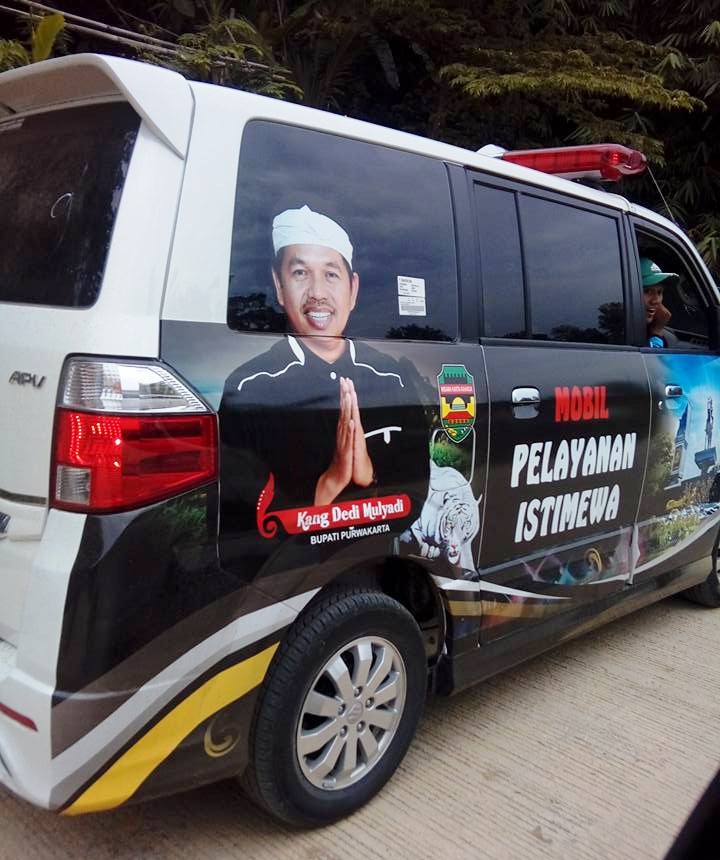 Ambulans Menembus Sukasari setelah 70 Tahun Terisolasi