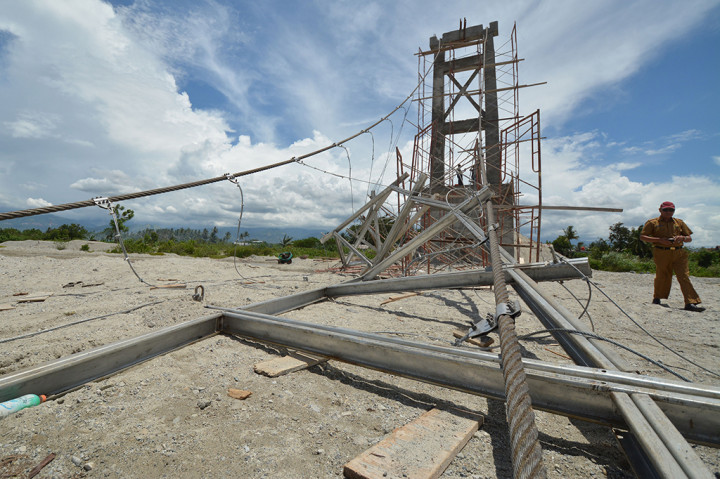 Jembatan Gantung di Sulteng Ambruk