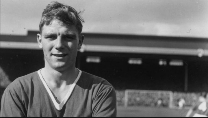 1958: Usai Berjuang dari Luka Parah, Gelandang Manchester United Meninggal Dunia