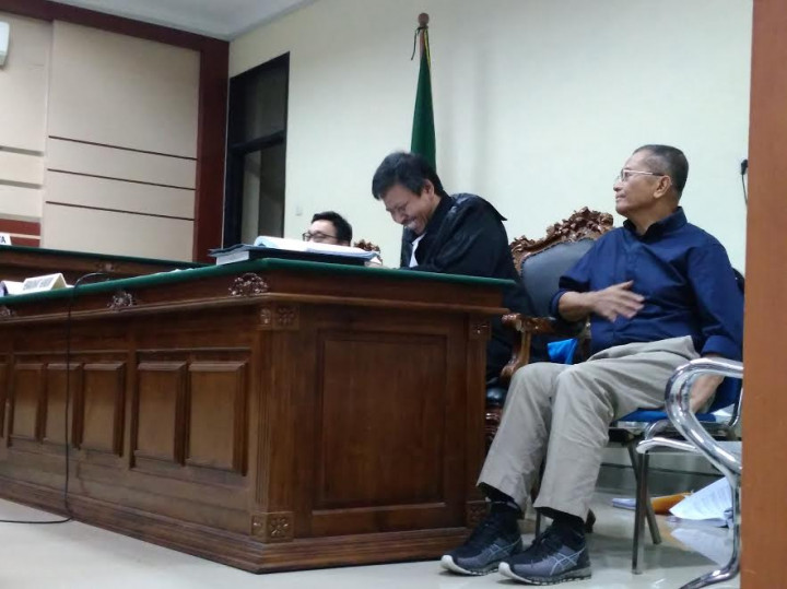 Terlihat Bugar, Dahlan Iskan Kembali Jalani Sidang