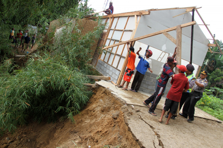 Tanah Longsor Landa Sejumlah Wilayah Banyumas