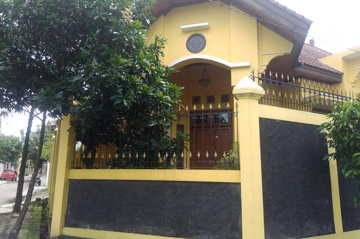 Pulang Umrah, Adik Ipar Jokowi Belum Bisa Ditemui