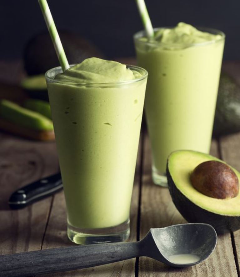 Alpukat memiliki lemak tak jenuh tunggal selain minyak zaitun, dan kacang-kacangan yang bisa berperan membantu tubuh Anda yang membuat hormon seks. (Foto: Popsugaruk)