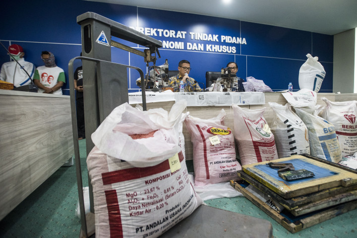 Polisi Ungkap Jaringan Penjual Pupuk Palsu di Jawa Barat