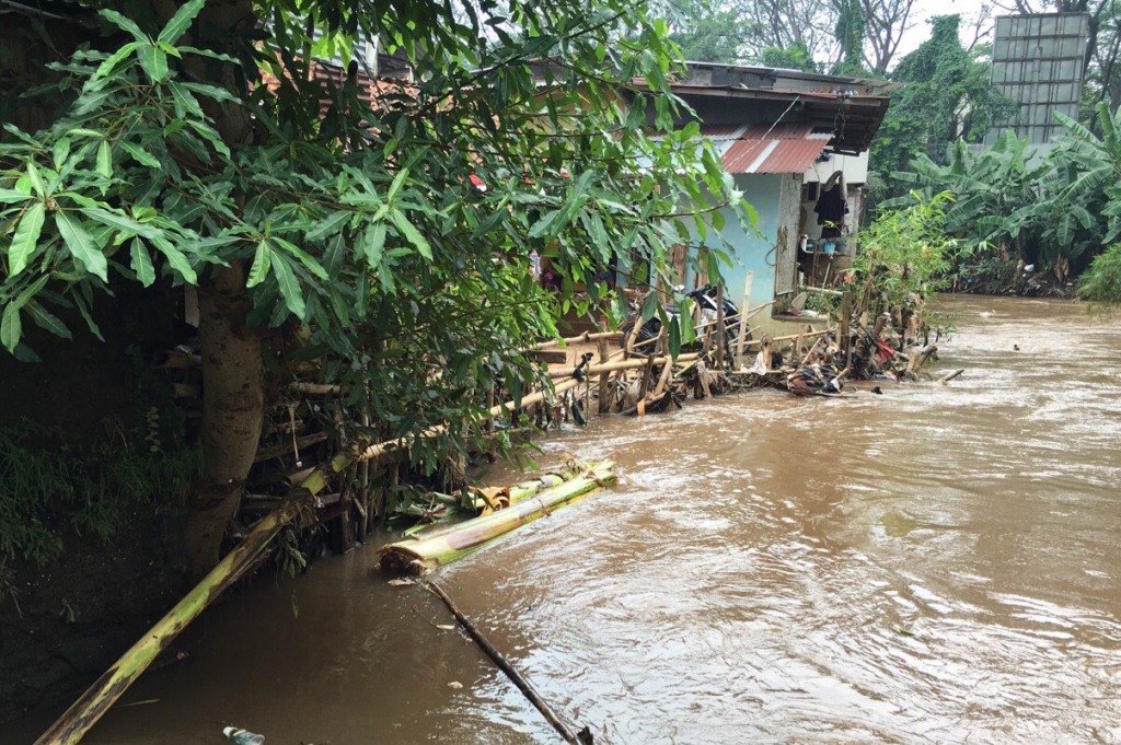 Rumah di bantaran Kali Krukut. Foto: MTVN/Riyan Ferdianto.