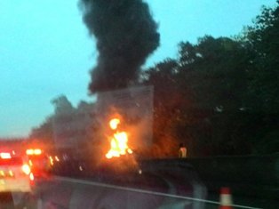 Truk Tangki Pertamina Terbakar, Tol Jagorawi Arah Bogor Lumpuh