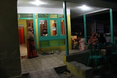 Keluarga Bocah Tewas Tertabrak Kereta di Cirebon Syok