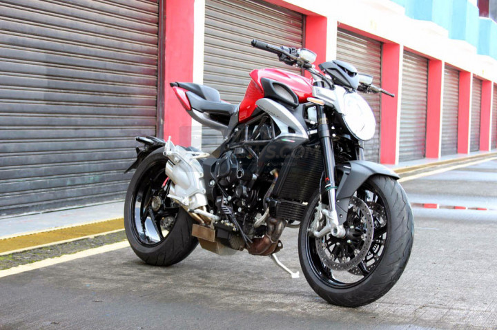 New MV Agusta Brutale 800 Berbeda Dibanding Kompetitor