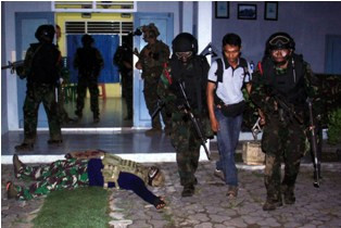 Polisi Evakuasi Terduga Teroris Bandung