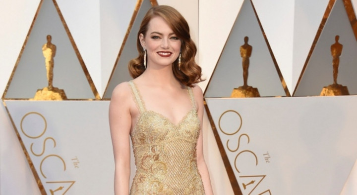 Emma Stone Raih Piala Oscar Perdana lewat La La Land